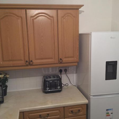Quiet Residential Area Within Easy Reach Of Town Manchester Exterior foto