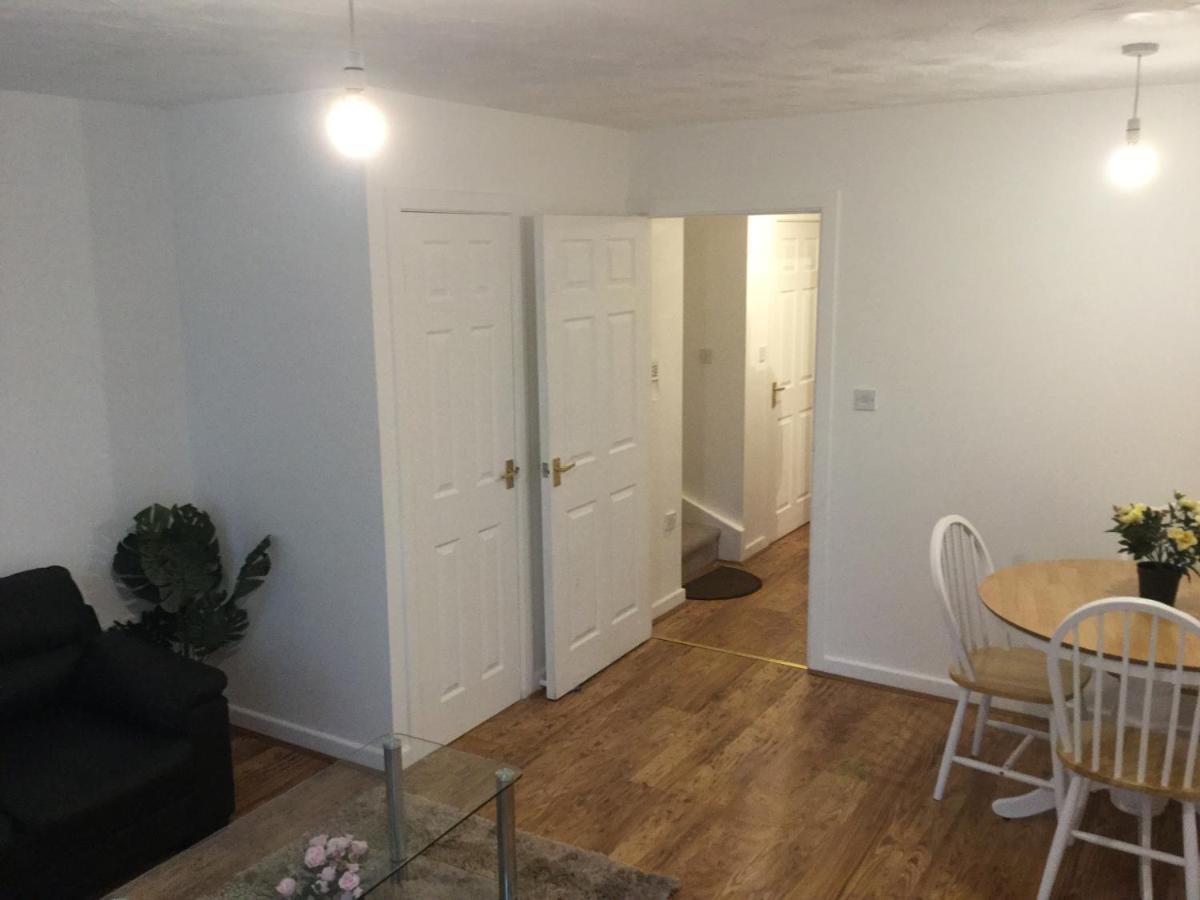 Quiet Residential Area Within Easy Reach Of Town Manchester Exterior foto