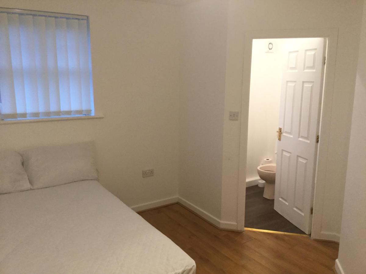 Quiet Residential Area Within Easy Reach Of Town Manchester Exterior foto