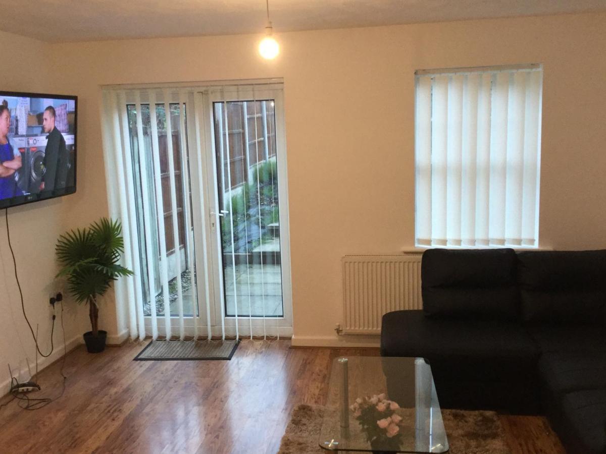 Quiet Residential Area Within Easy Reach Of Town Manchester Exterior foto